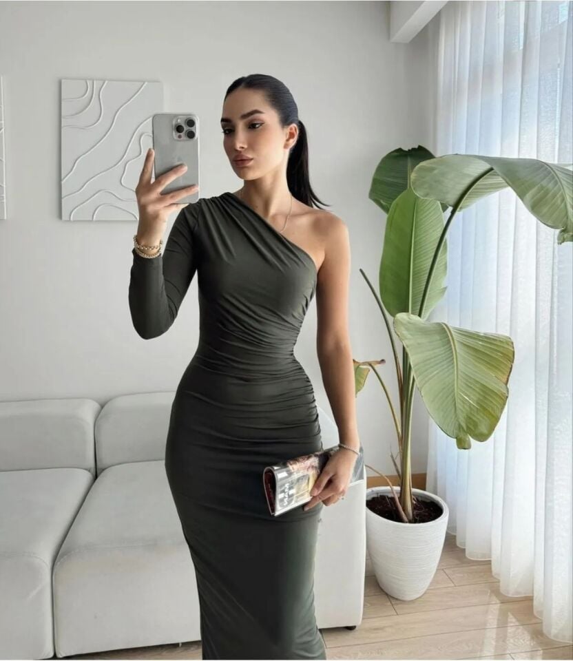 Kadın Tek Omzu Açık Büzgülü Elbise