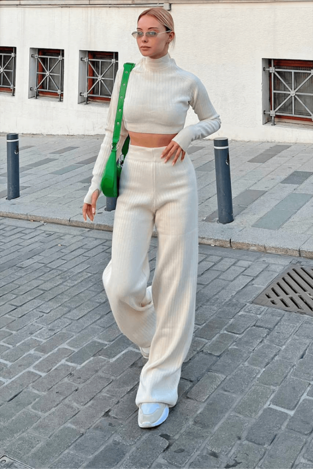 Kadın Yarım Balıkçı Yaka Triko İkili Takım Crop Bluz & Pantolon Takımı