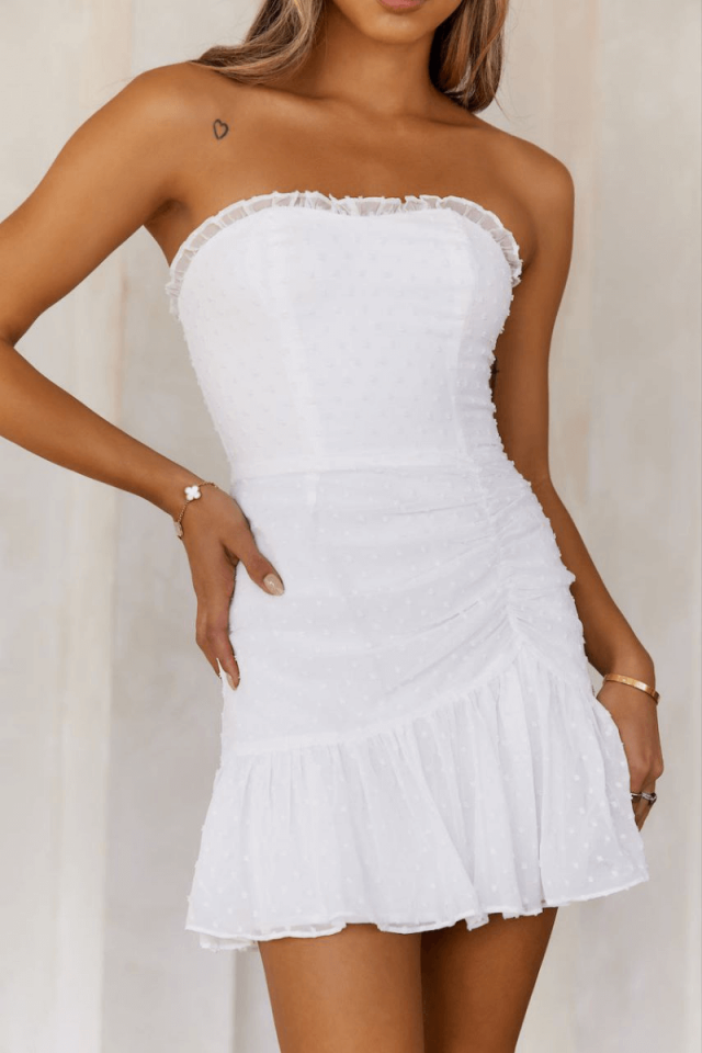 Mini-robe à volants et détails en dentelle pour femme