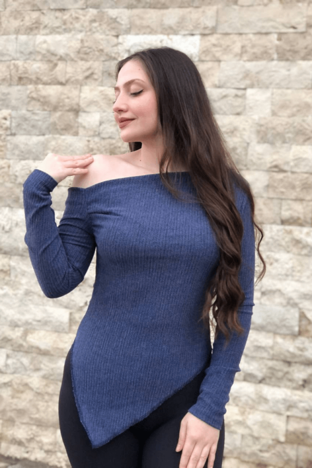 Damen-Bluse mit schulterfreiem, drapiertem Detail