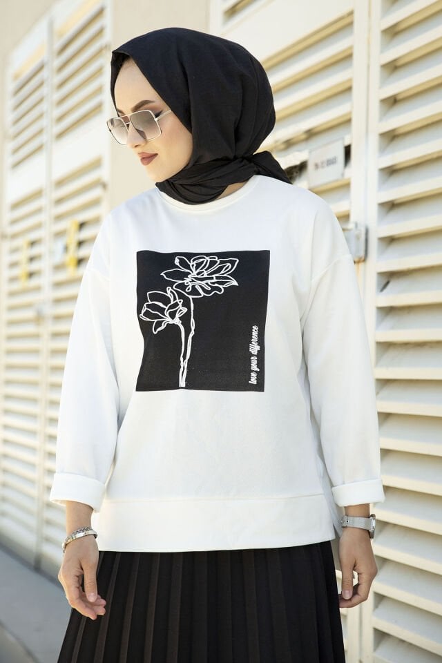 Rose Printed Slit Detailed Tunic Sweatshirt and Pleated Skirt Set